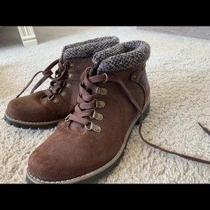 Brown winter boots